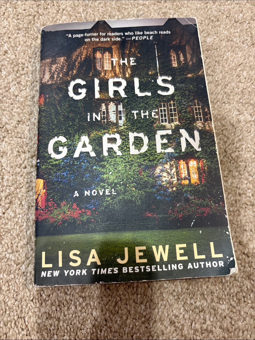 The Girls in the Garden by Lisa Jewell - Paperback Novel, Green Cover